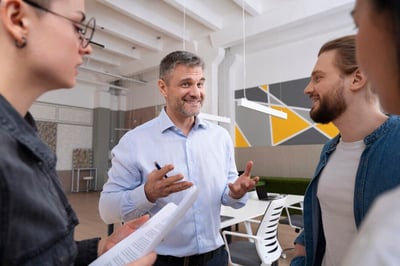 Transformando feedbacks de liderança em crescimento profissional